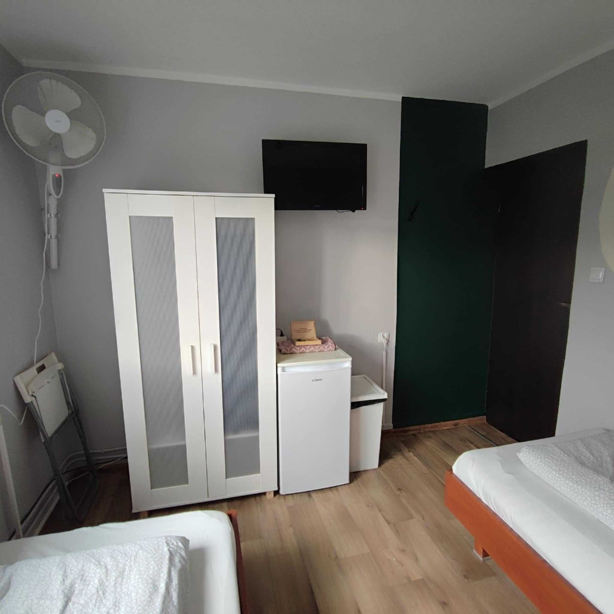 Tanie noclegi, WOLNE POKOJE, TV Wi-Fi, Parking, Hostel, Kwatery