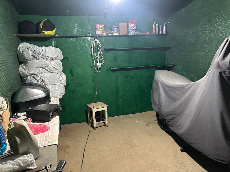 Гараж дє світло не вимикають