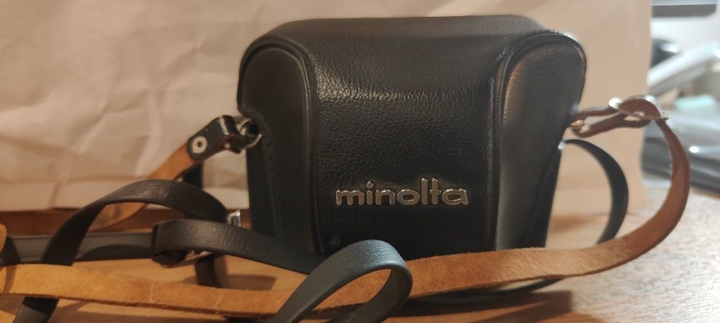 Aparat analogowy Minolta HI Matic F + futerał