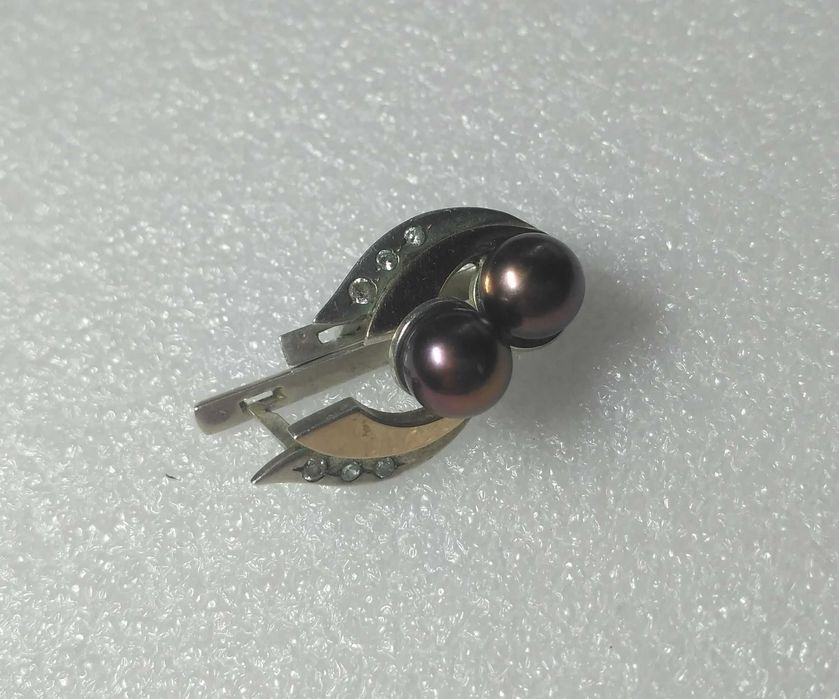 Сегьги серебряные со вставкой золота и черным жемчугом