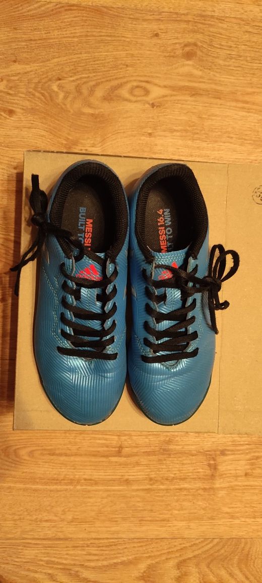 Buty chłopięce firmy Adidas rozmiar 33