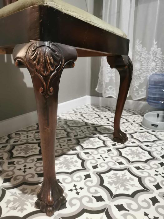 mebli z litego drewna w stylu chippendale na lwich łapach - antyk