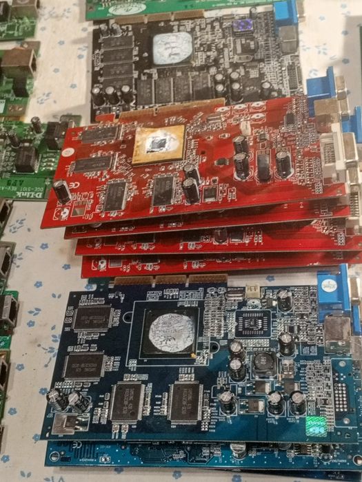 Материнские платы и другие компоненты