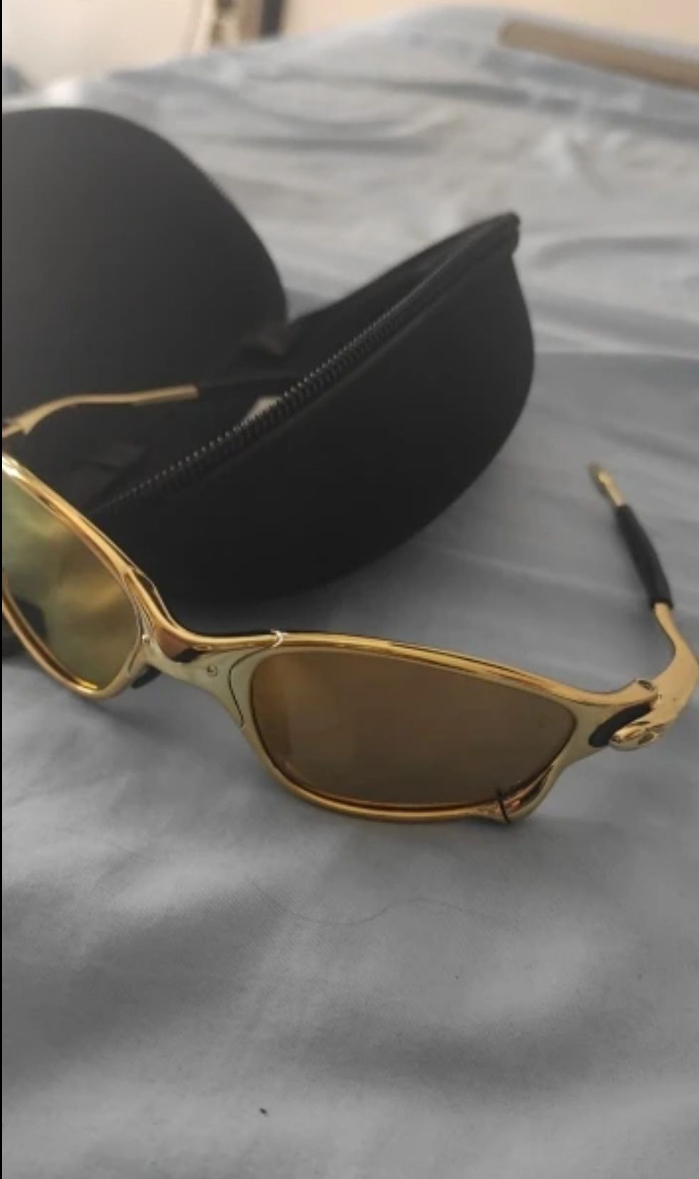 Óculos de sol modelo Oakley novo