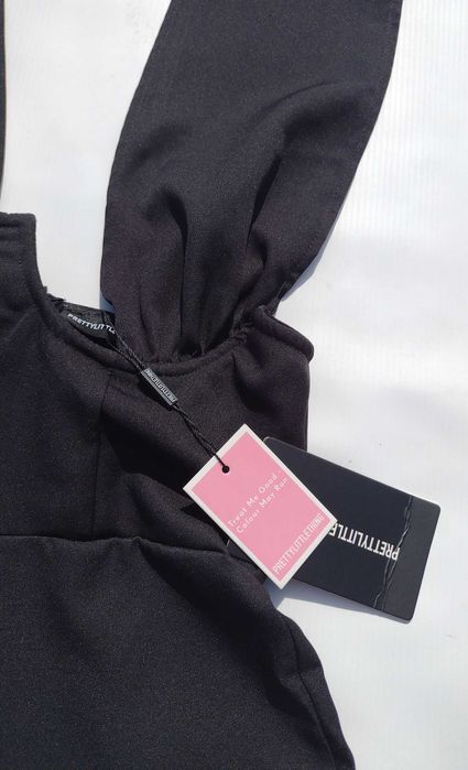 Обаятельный чёрный комбинезон PrettyLittleThing XS