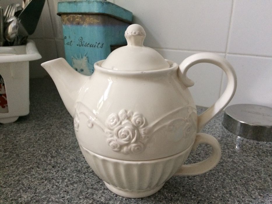 Conjunto: bule de chá + chávena estilo Shabby Chic