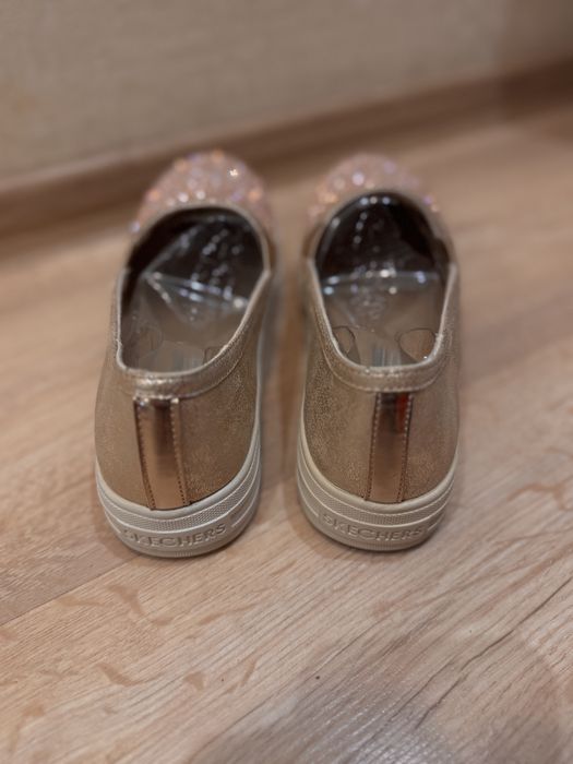 Босоніжки золоті фірми sketchers