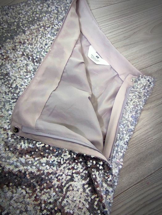 Piękna cekinowa spódnica