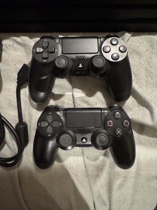 Okazja zestaw: Ps4 pro 1Tb 7216B/ 2 pady/ 4gry