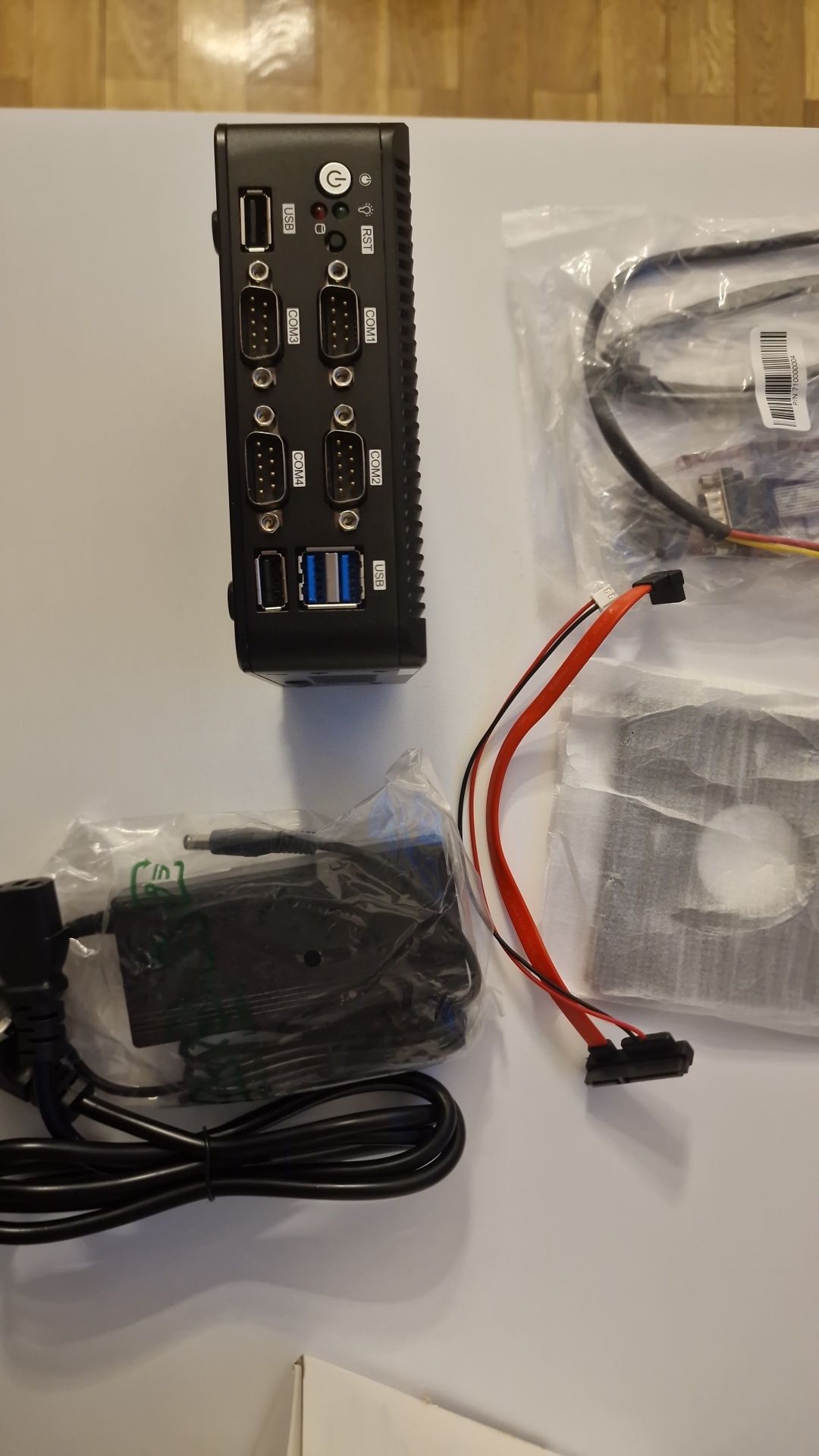 Mini pc estilo Nuc novo, processador j4125 4gb 64gb disco