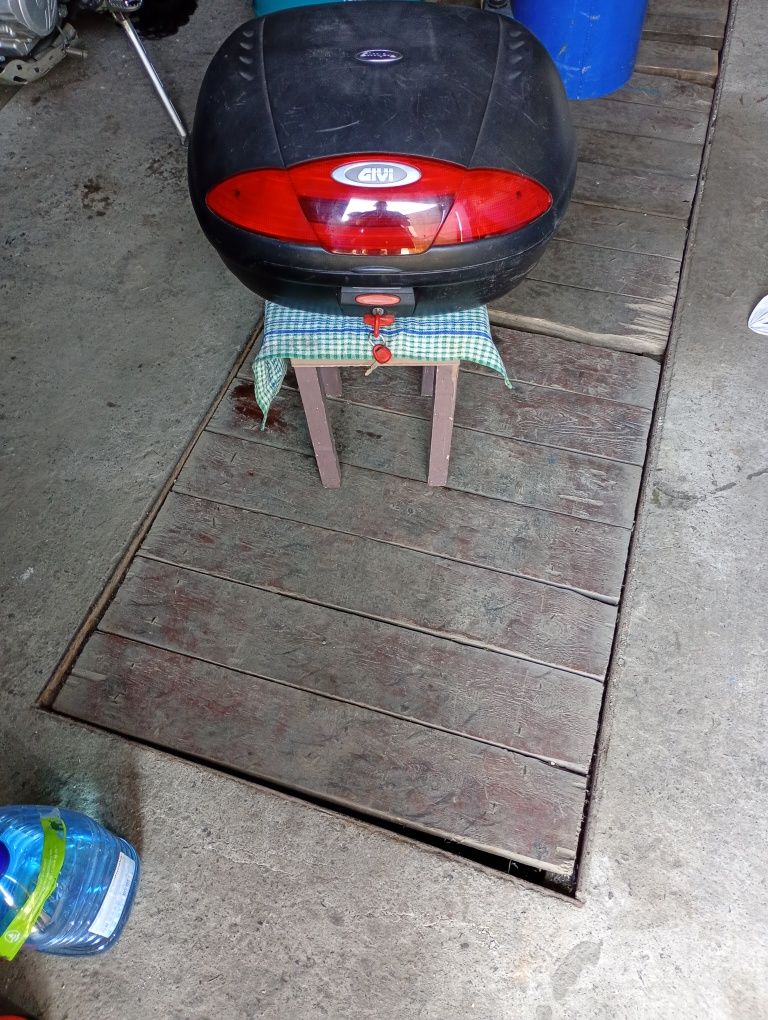 Продам кофр givi