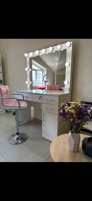 Здається робоче місце для майстра краси в центрі Івано- Франківська 
П