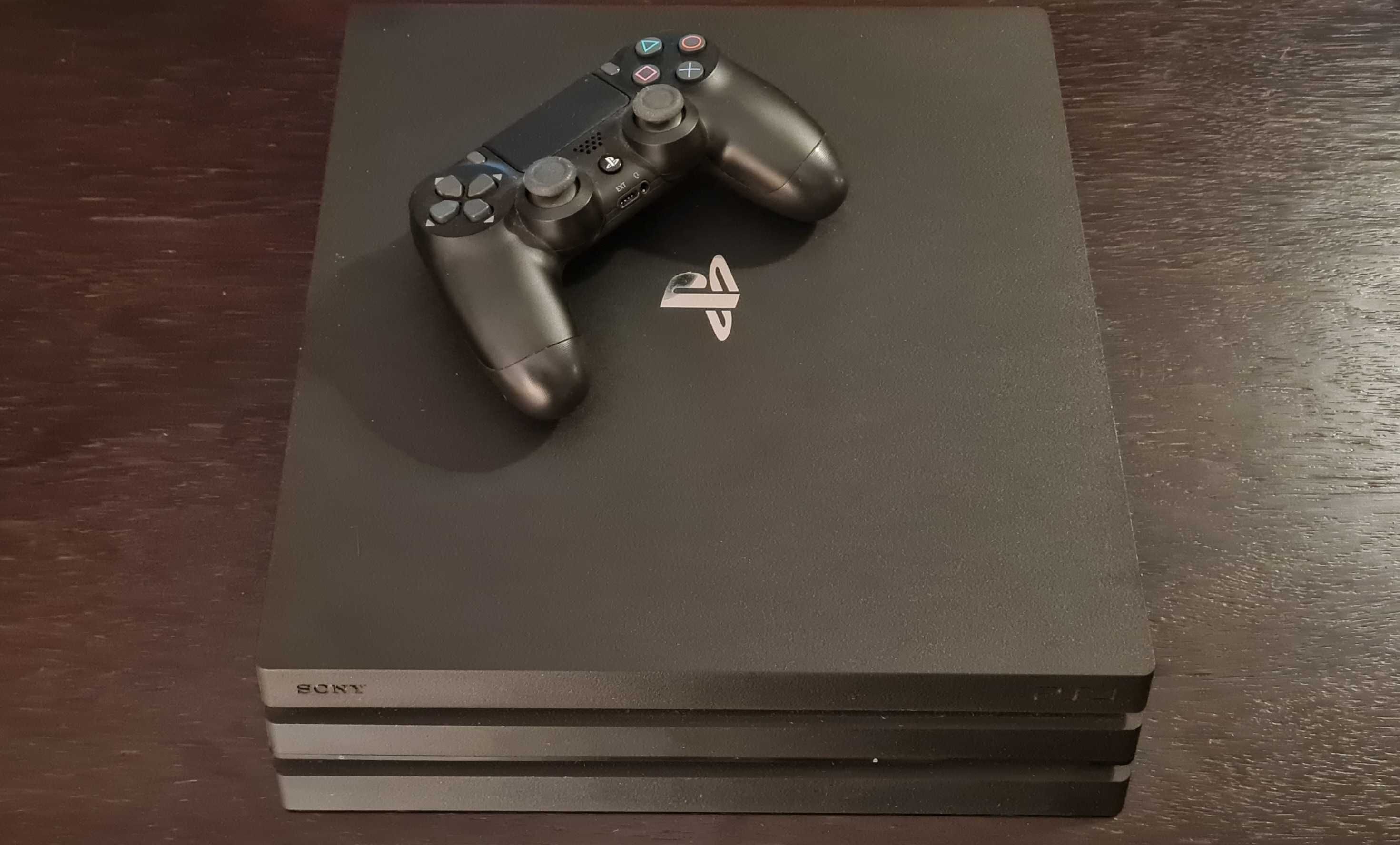 PS4 Pro (1 TB) com Comando e 4 Jogos