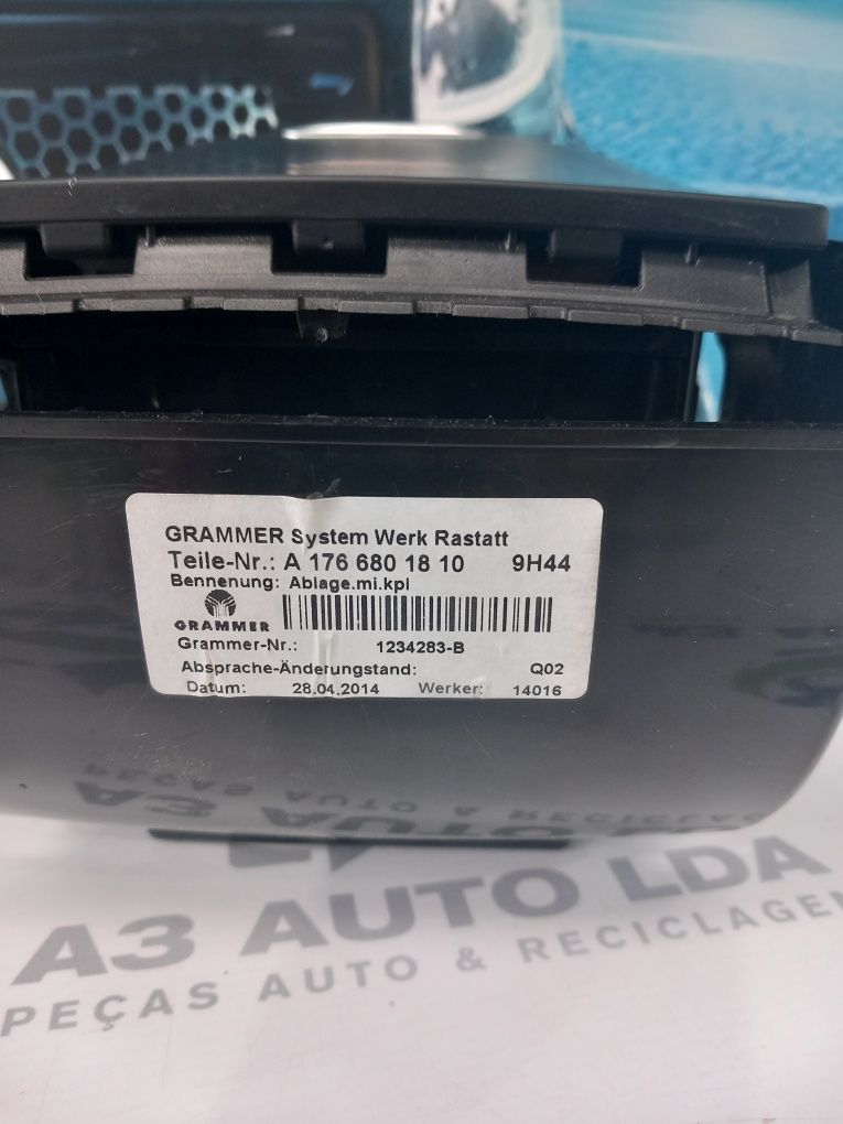 Compartimento de arrumação consola central Mercedes W176