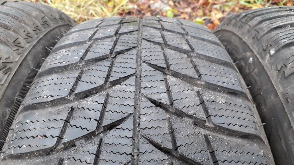 4xopona zimowa BRIDGESTONE w rozmiarze 215/65 R17