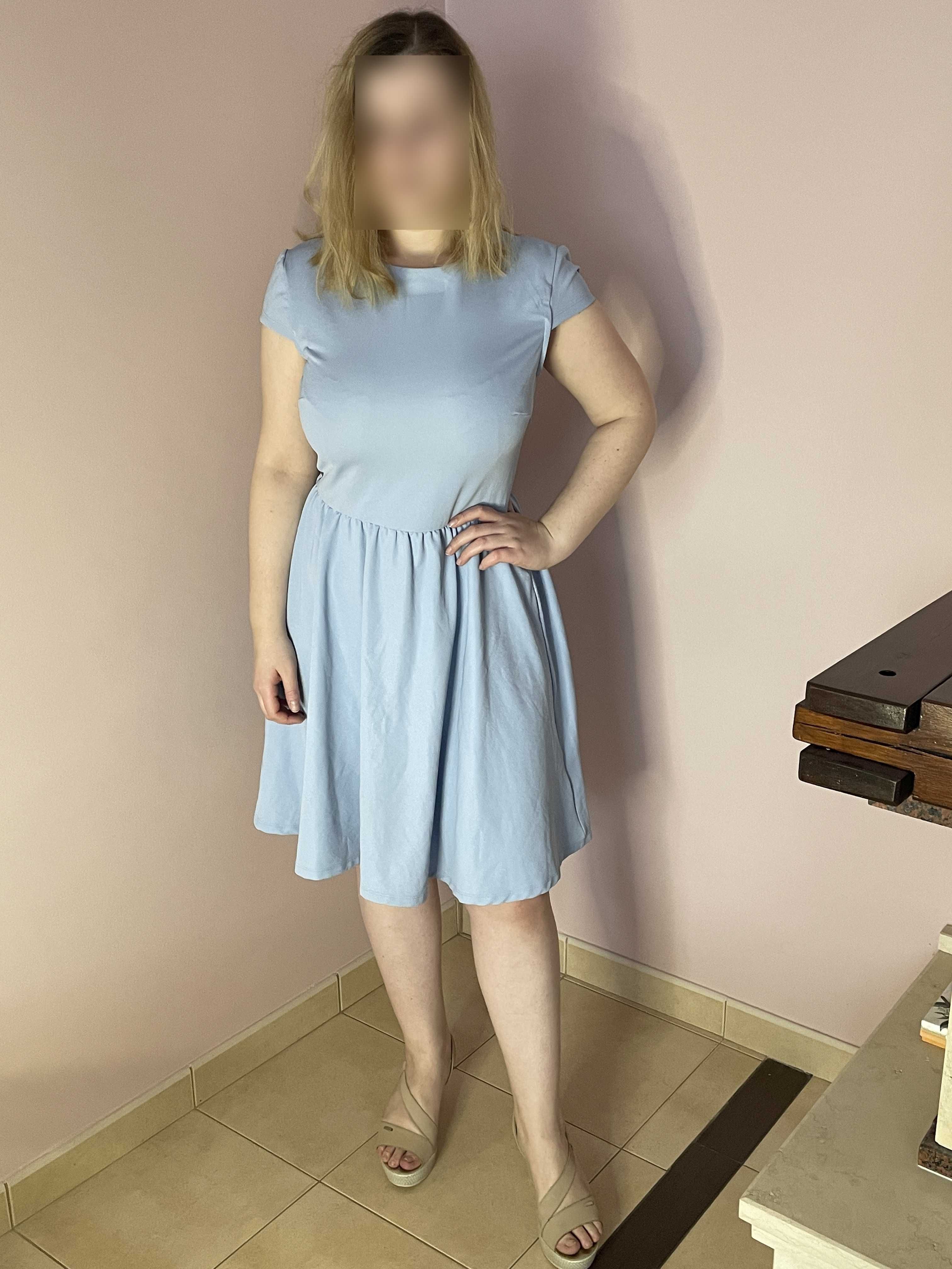 Błękitna sukienka półrękawek