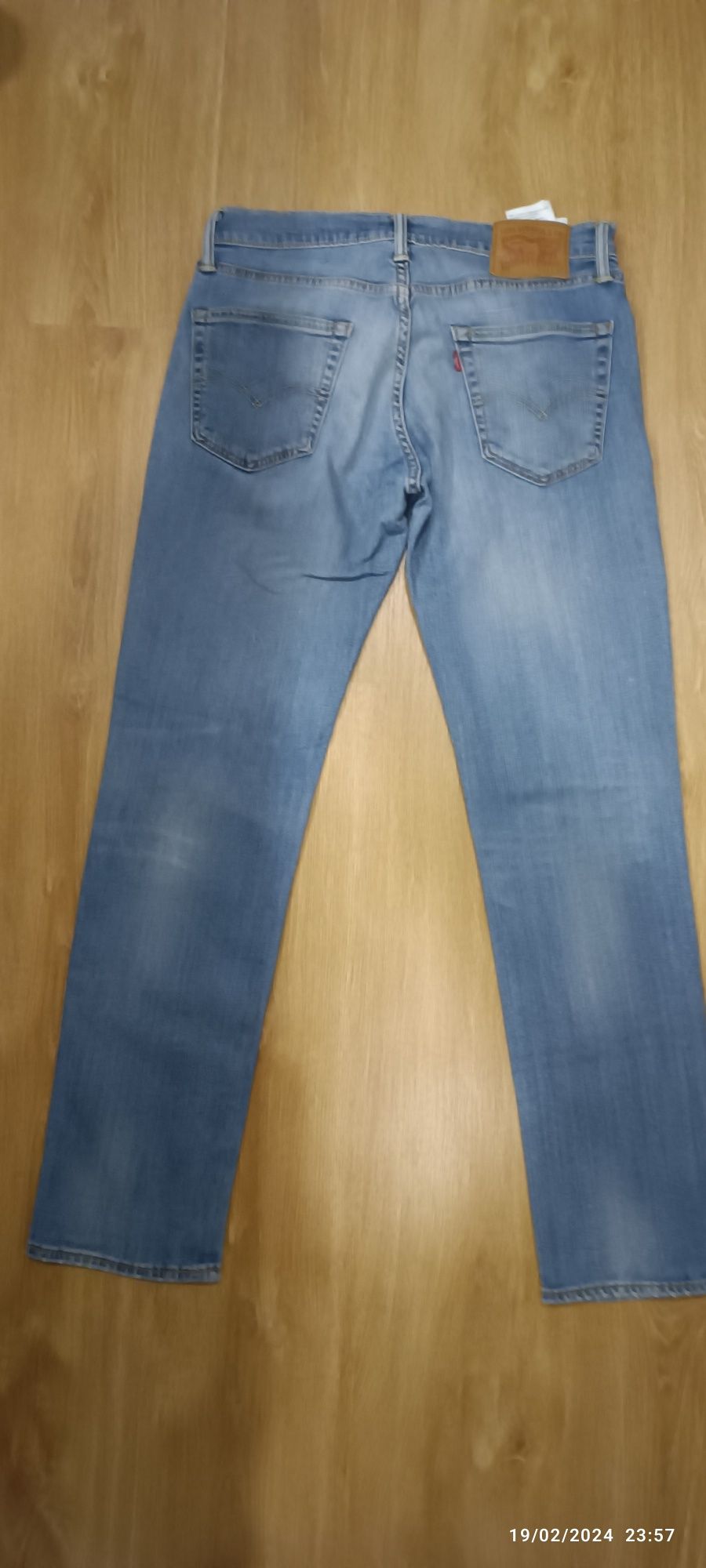 2 Calças Levi's W31 por 55 €