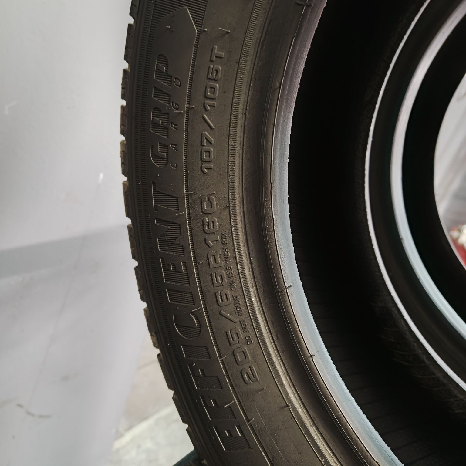 205/65/16 C Sprzedam parę opon letnich Goodyear