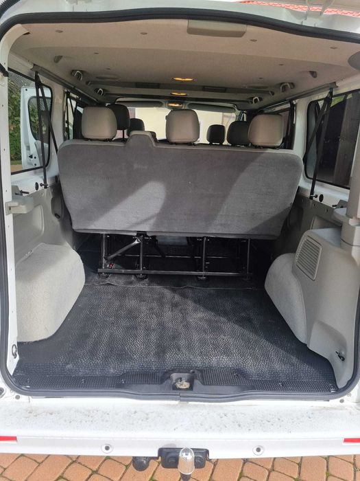 Wynajem busa 8 osobowego, Opel Vivaro long