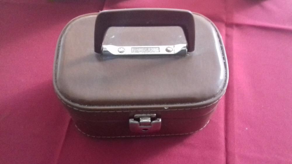 Maleta Antiga em COURO