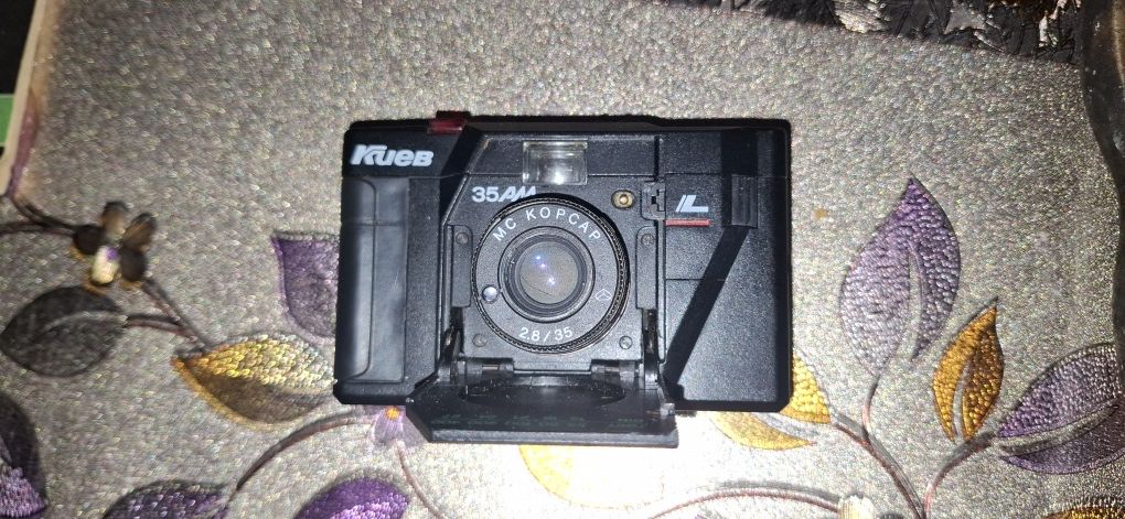 Продам фотоаппарат Київ 35ам есть дефект нет крышки батареи