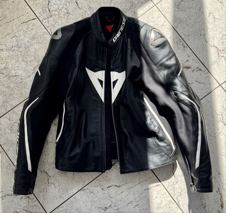 Кожаная мото куртка Dainese