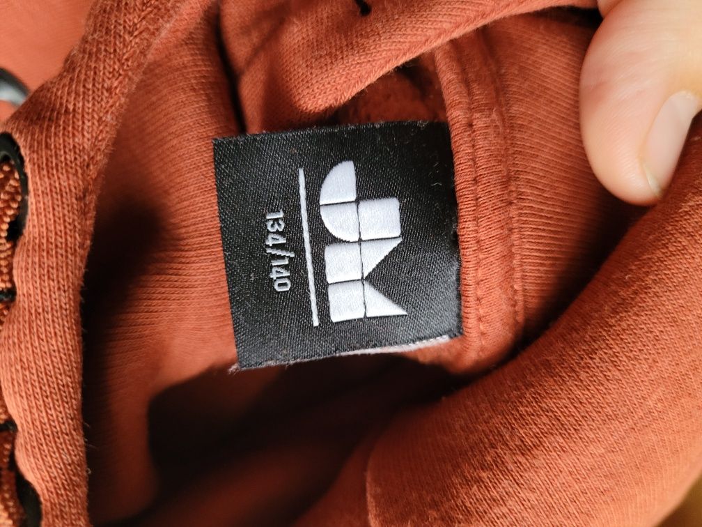 Bluza z kieszenią kangur i kapturem, piękny ceglany kolor r.116