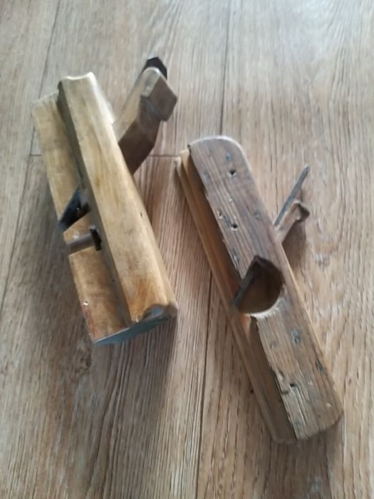 Уровень,    замок, пилка ,рулетки ,вольтметр