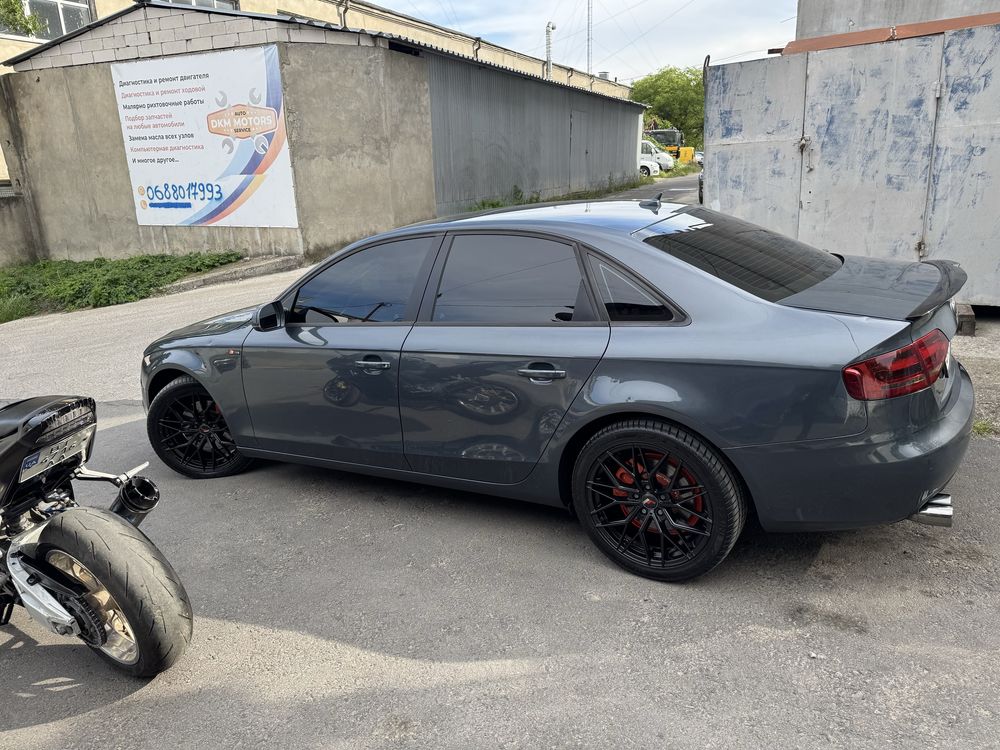 Audi a4 b8 2011 год.