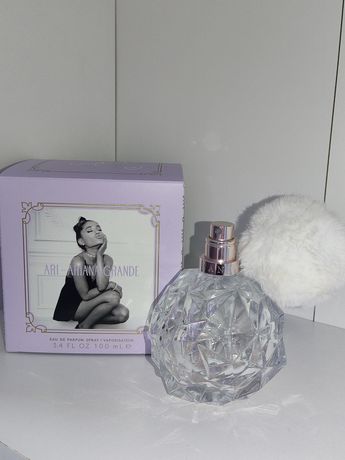 Flakon i pudełko Ari by Ariana Grande perfumy