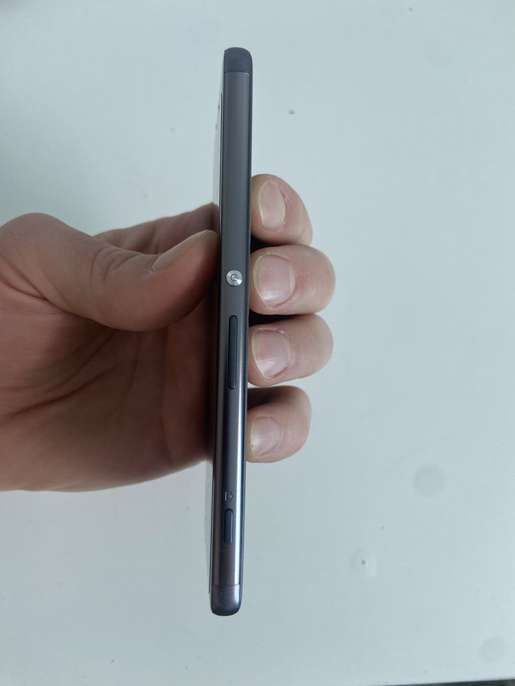 Телефон Sony Xperia F3113 16Gb + SD card