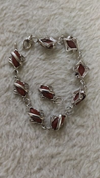 Komplet biżuterii srebrnej.