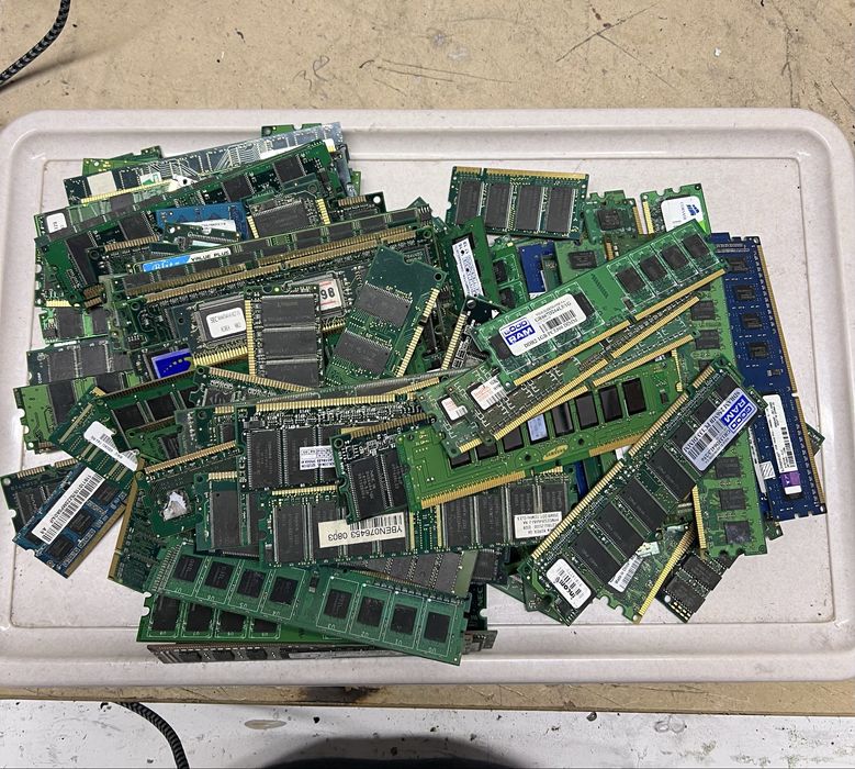 RAM komputerowy zloty