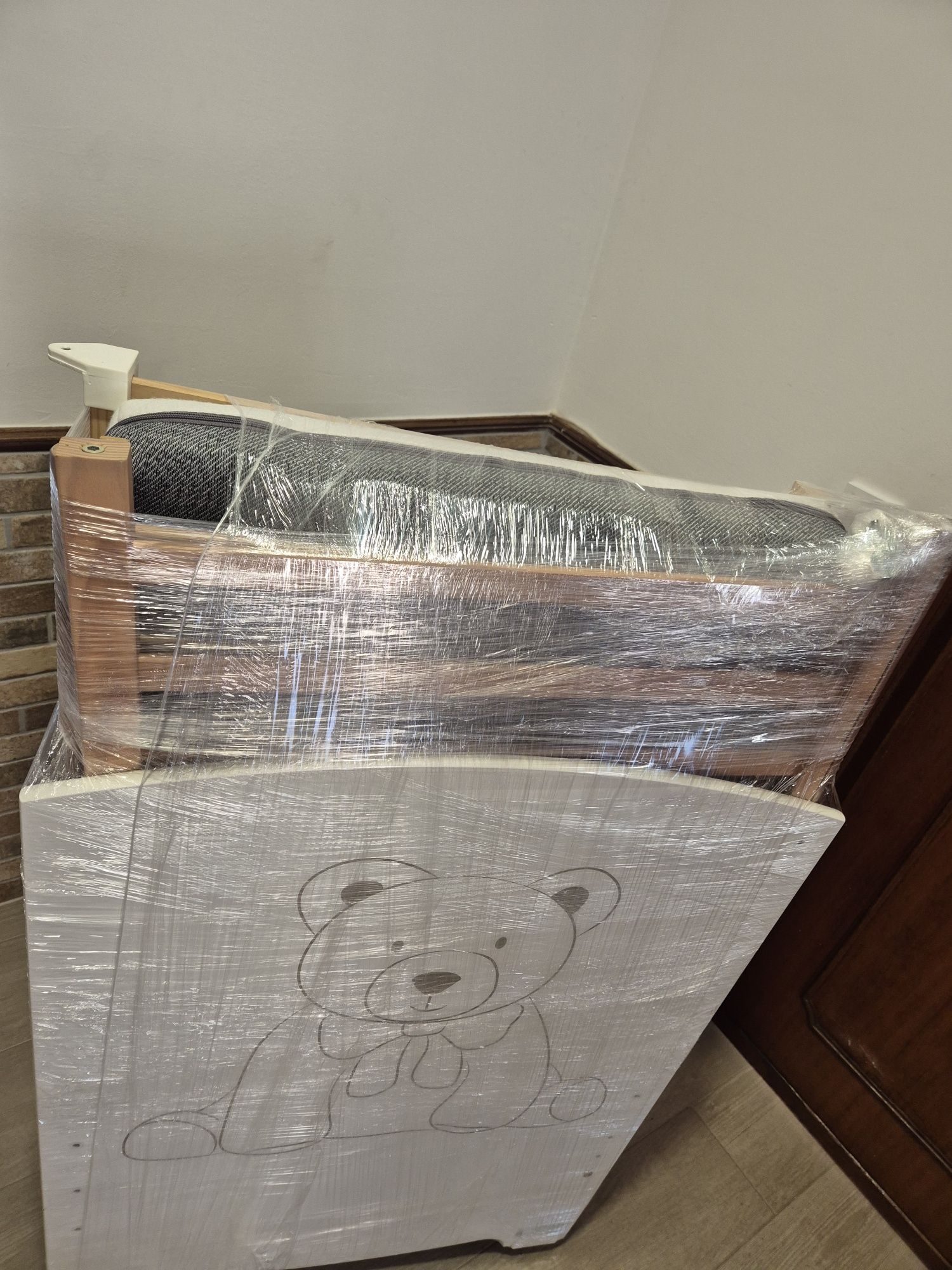 Vendo berço com colchão da marca emma