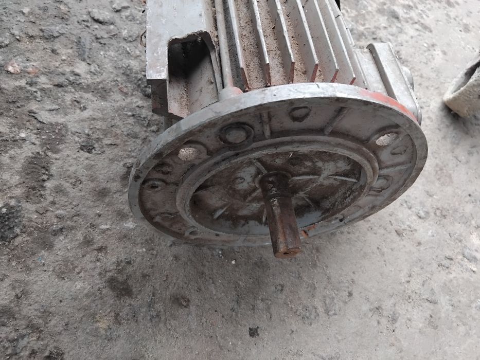 Продам електро двигуни