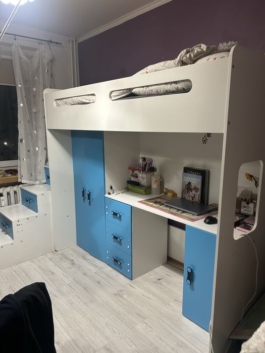 Biało niebieskie łóżko piętrowe