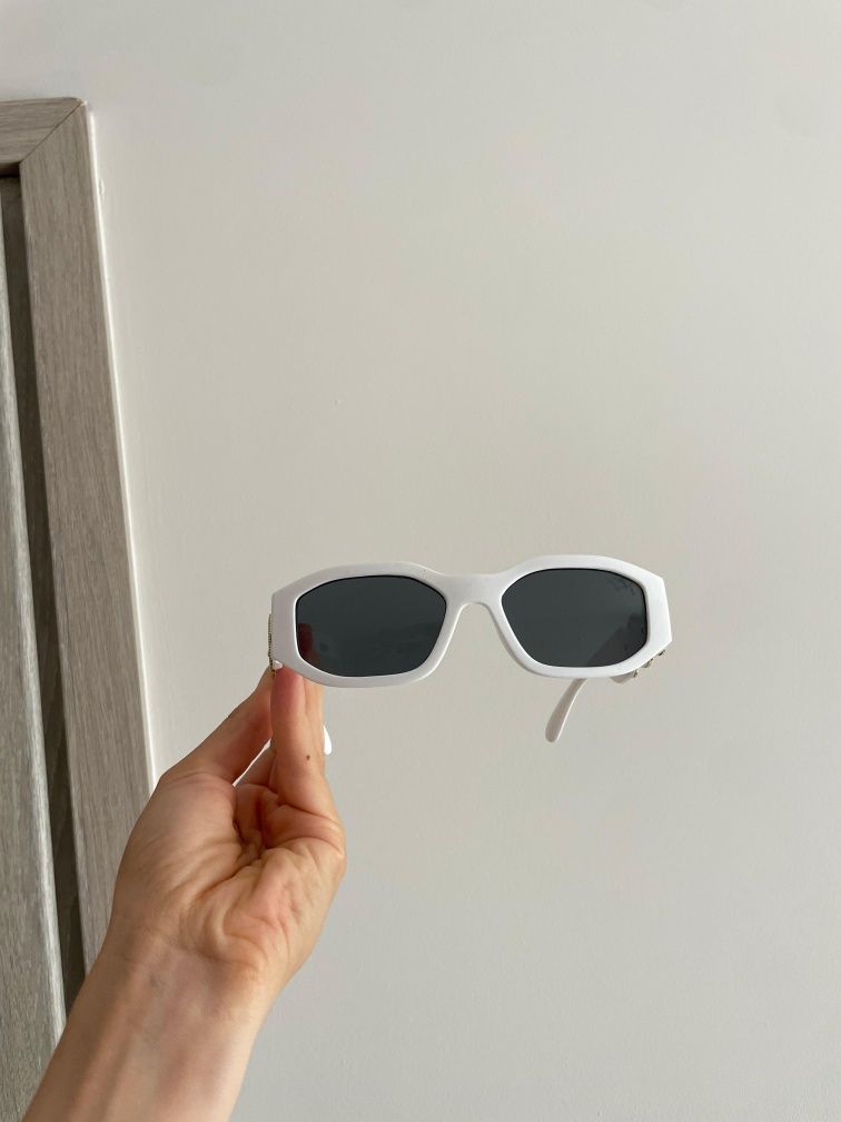Piękne okulary przeciwsłoneczne w stylu Versace
