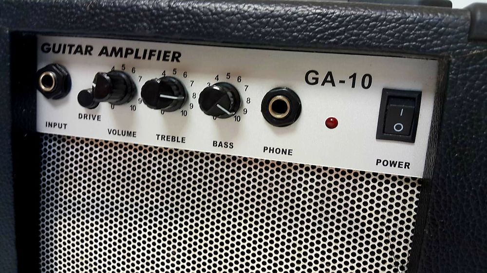 Wzmacniacz treningowy do gitary elektrycznej