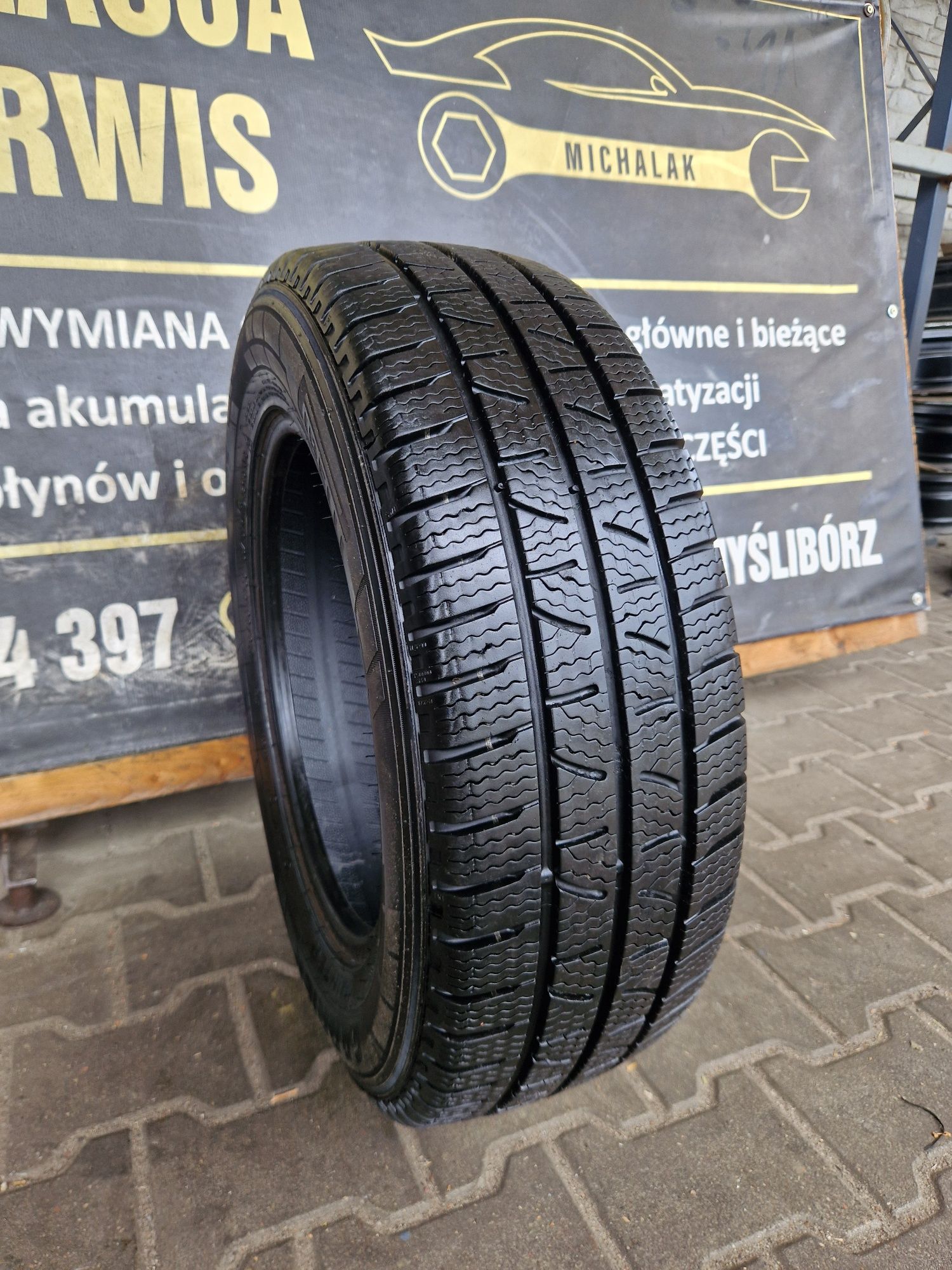 Opona zimowa 215/65/16C Pirelli Carrier Winter