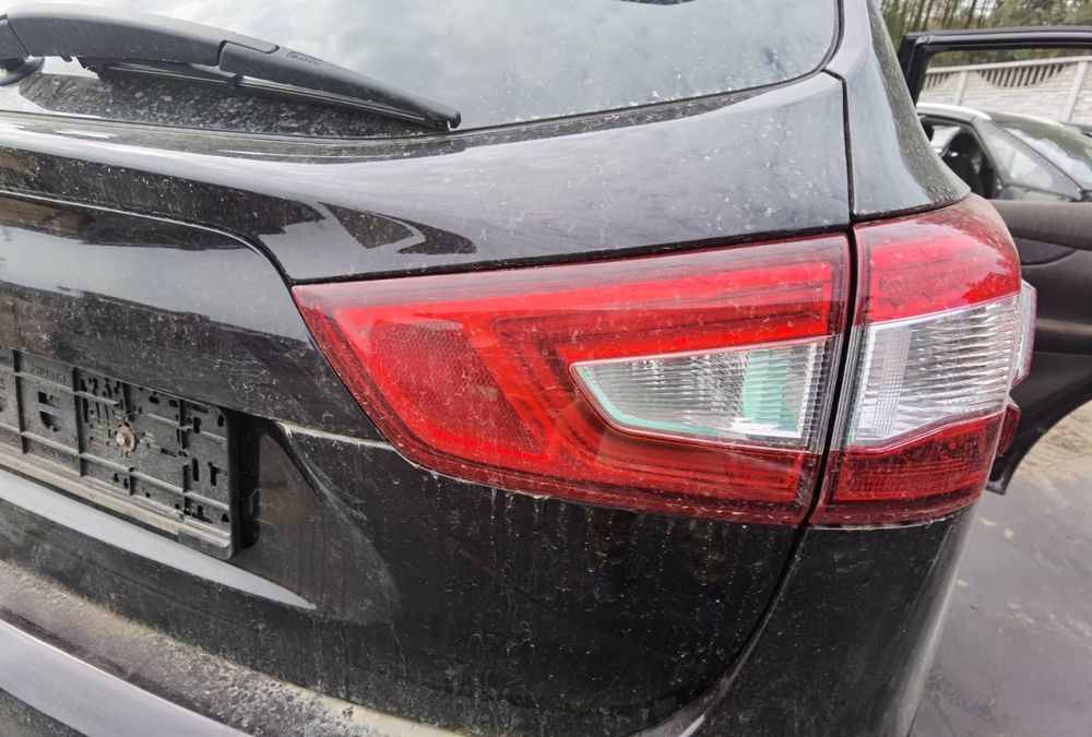 Двері зад nissan rogue sport