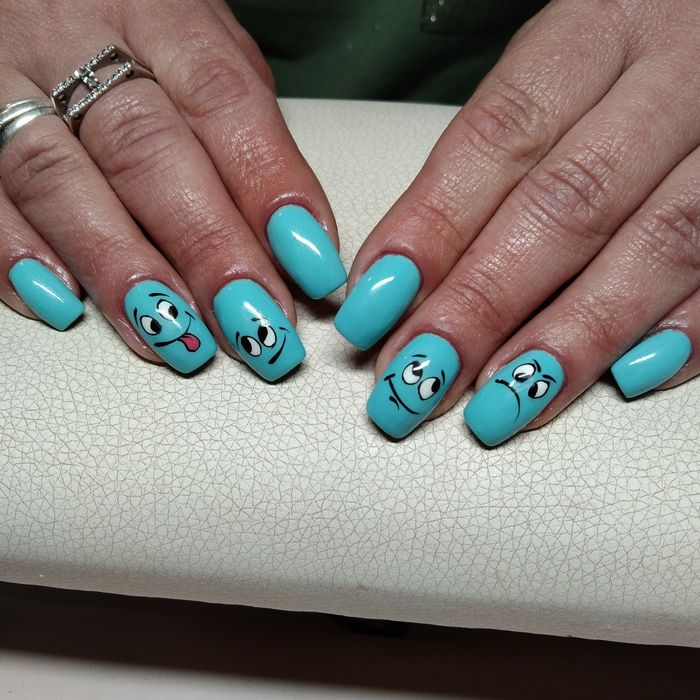 Нарощування нігтів, та Манікюр, і Педікюр.