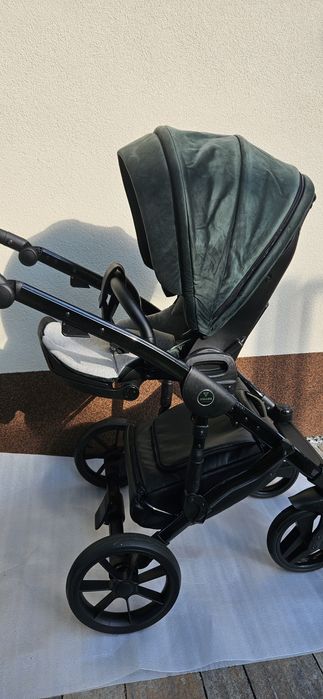 Sprzedam wózek Junama Space Velur butelkowa zieleń.
Wózek 2w1 gondola+