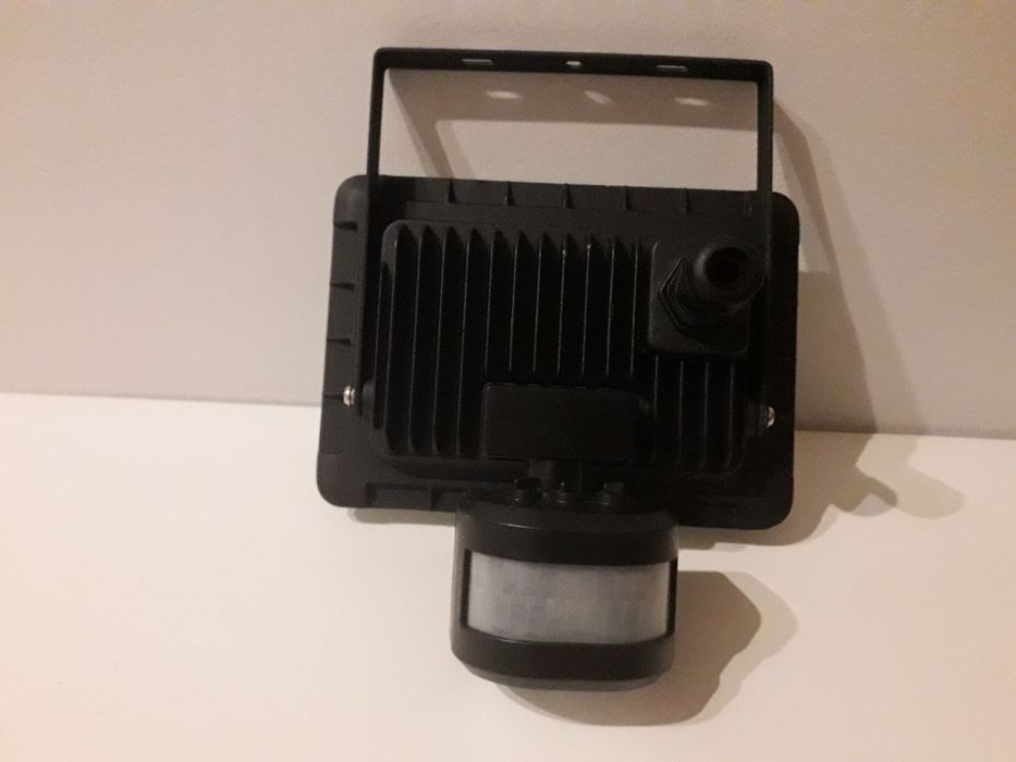Foco LED novo para exterior