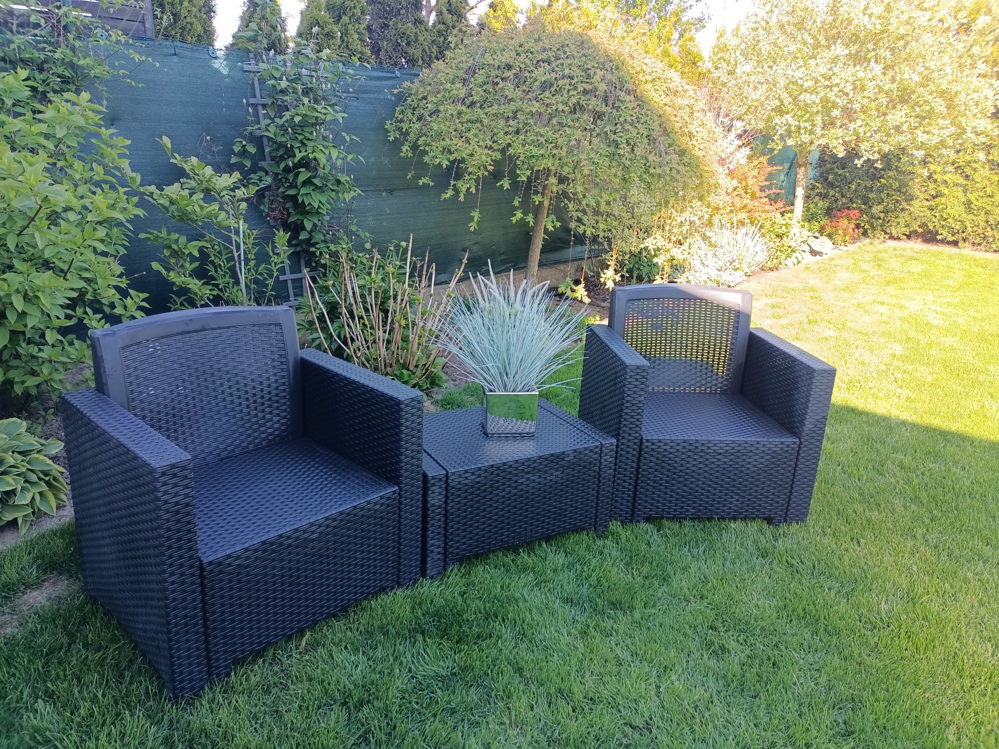 Meble ogrodowe 2 fotele z poduszkami  i stolik