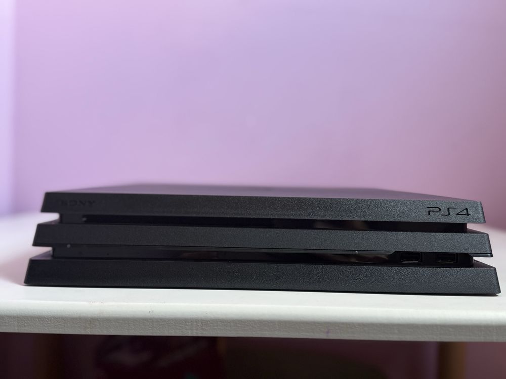 Ігрова приставка PS 4 pro 1 tb
