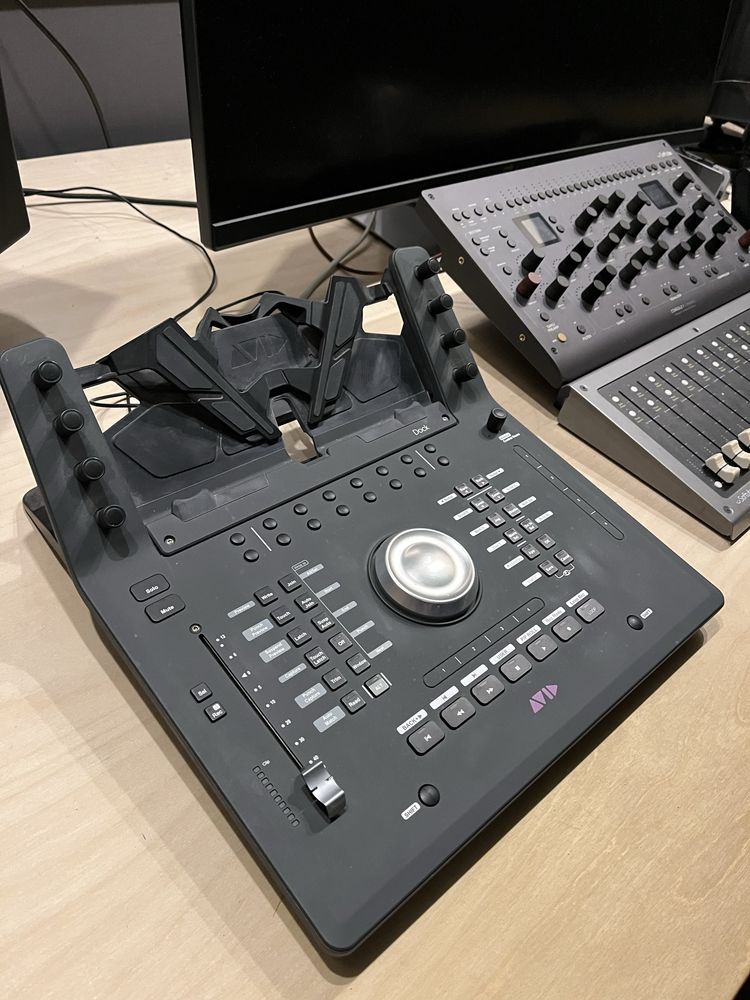 Avid Dock, controlador.