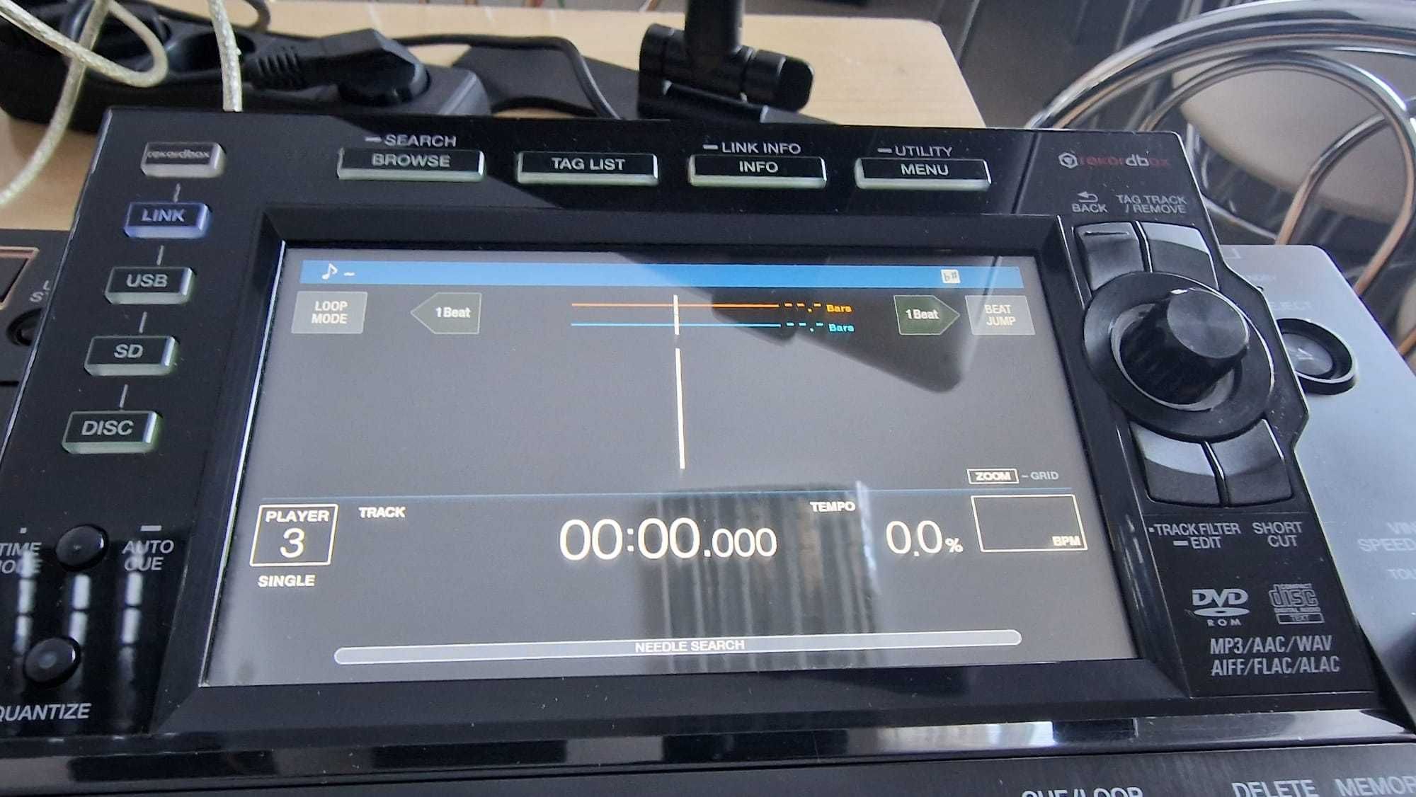 2 x Pioneer CDJ 2000 nexus 2