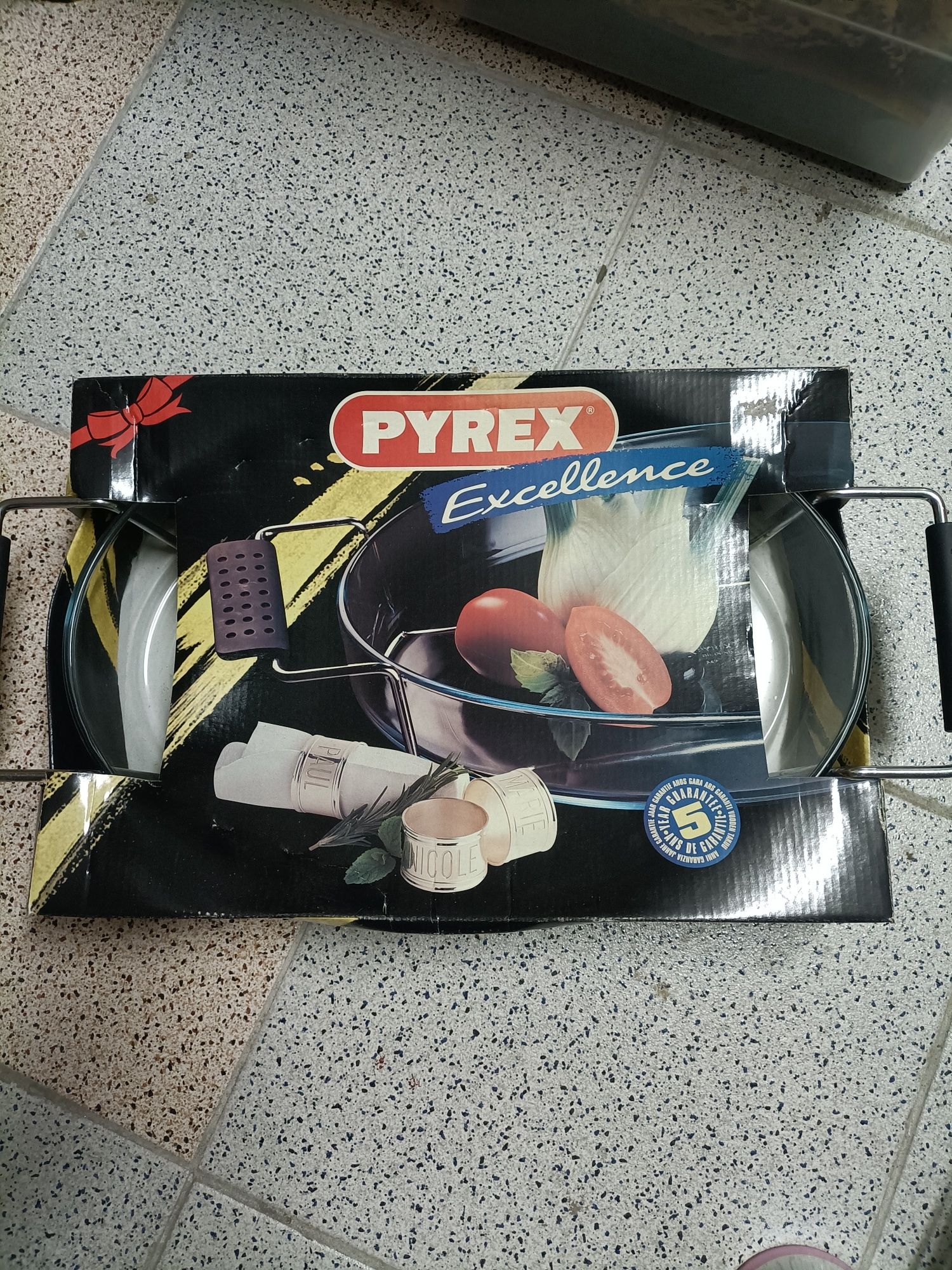 Pyrex com suporte metálico