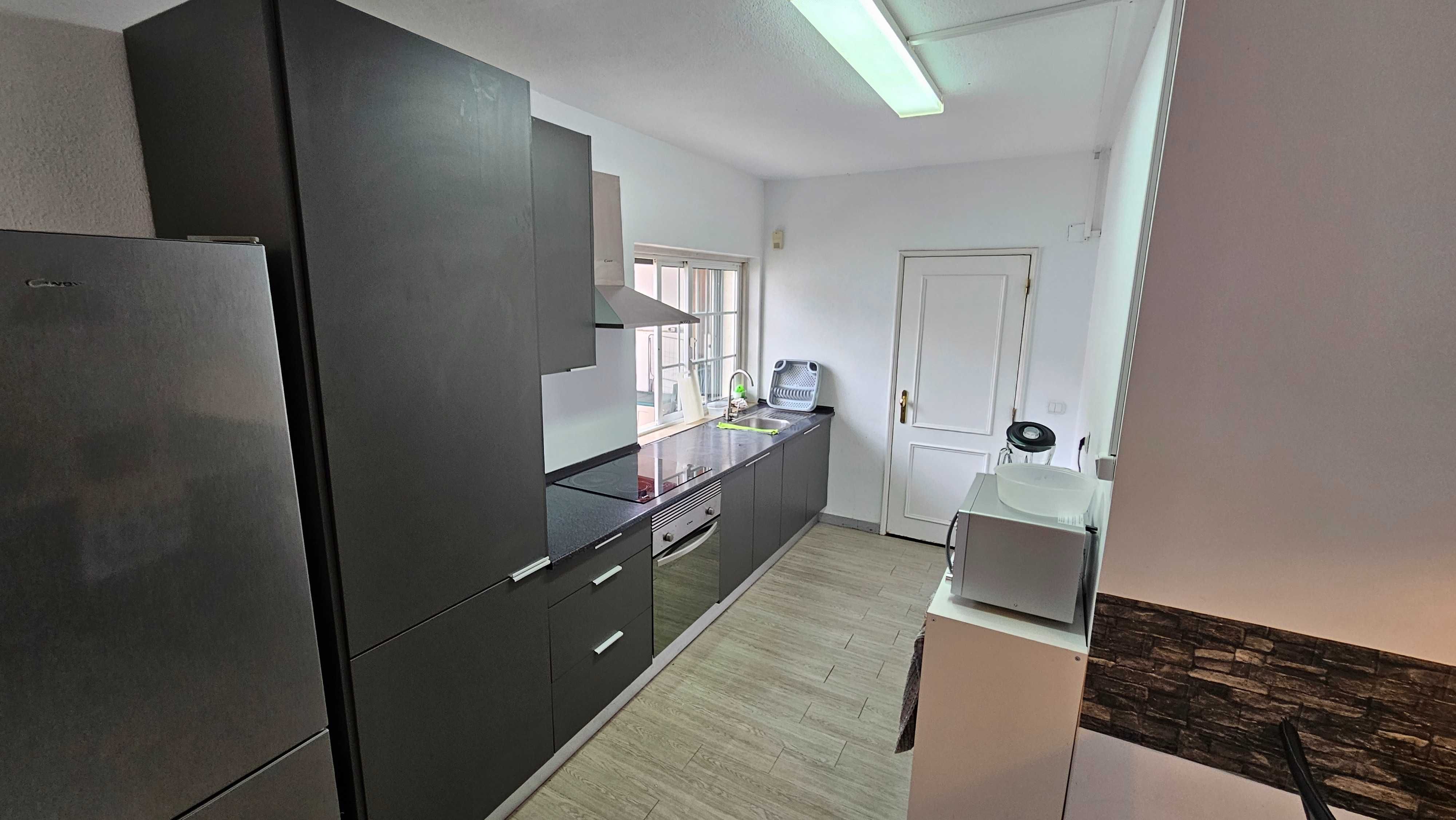 Alverca - Quarto Casal- Duplo com wc PRIVADO - Disponível de Imediato