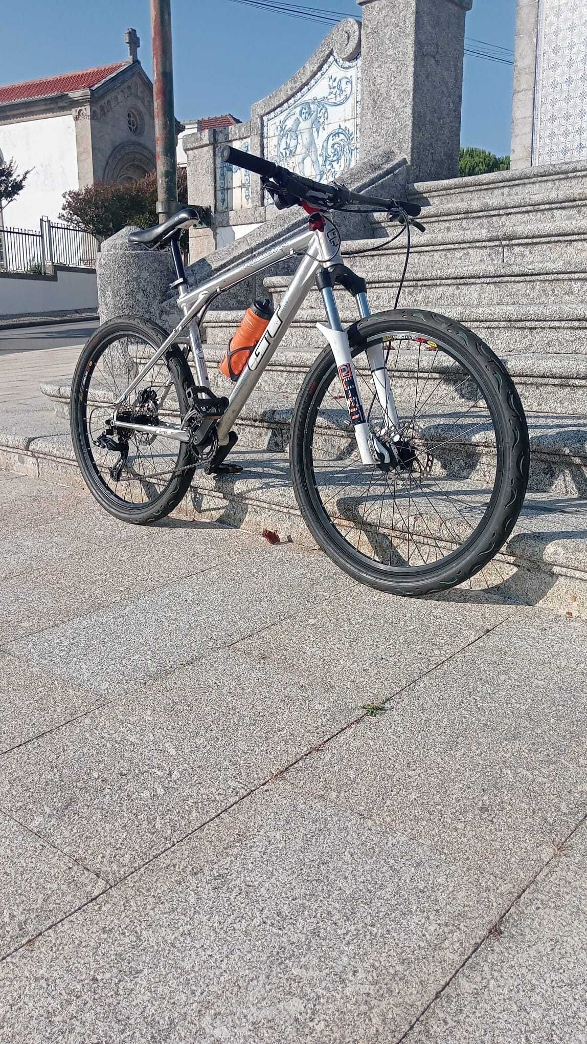 Bicicleta GT Avalanche 1.0